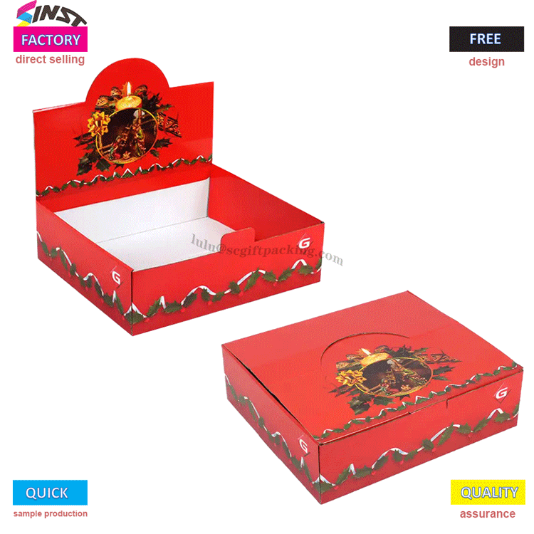 Świąteczny stojak na biurko w klasycznej kolorystyce rozpala atmosferę świątecznej ceremonii na biurku