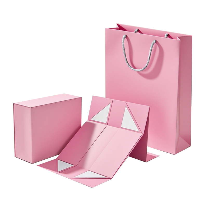 Czy pudełko na szaliki nie jest ceremonialną magią, która zmienia miękkie szaliki z owiniętych w wystawione?