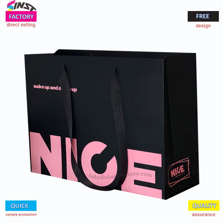 Papierowa torba na ubrania